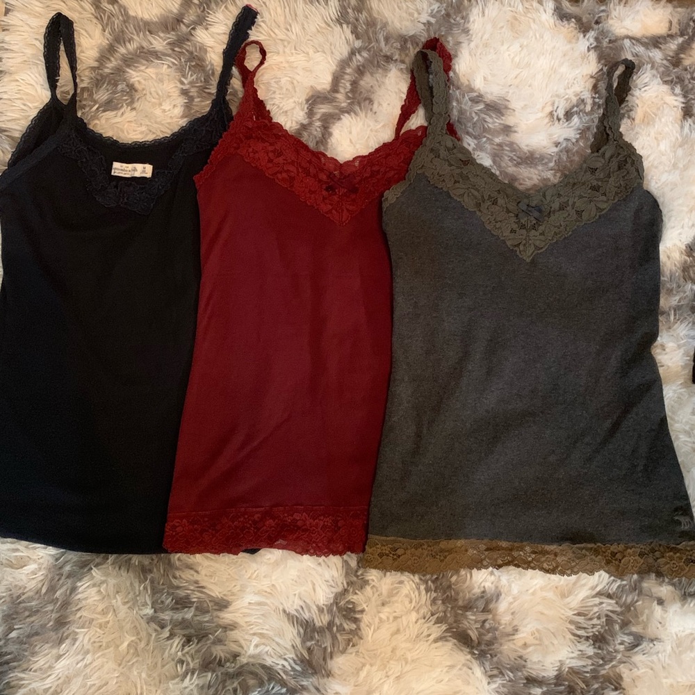 Bundle of 4 shirts